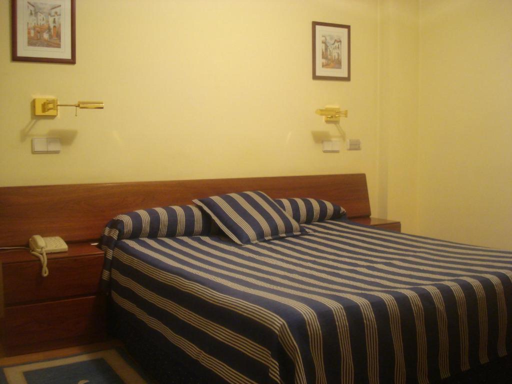Hotel Isabel Briviesca Quarto foto